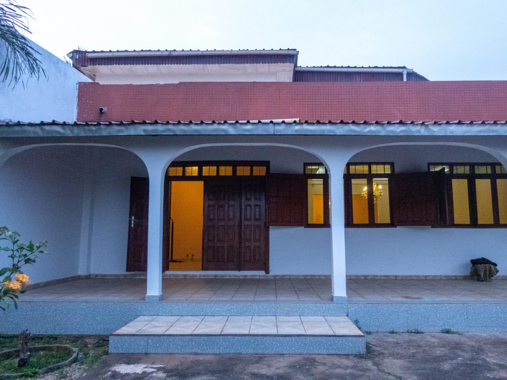 Villa Familiale de Prestige à Nsam